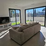 Beautiful House, Villa, Pool Azure Piscine Villa Magalas