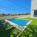 Beautiful House, Villa, Pool Azure Piscine Magalas