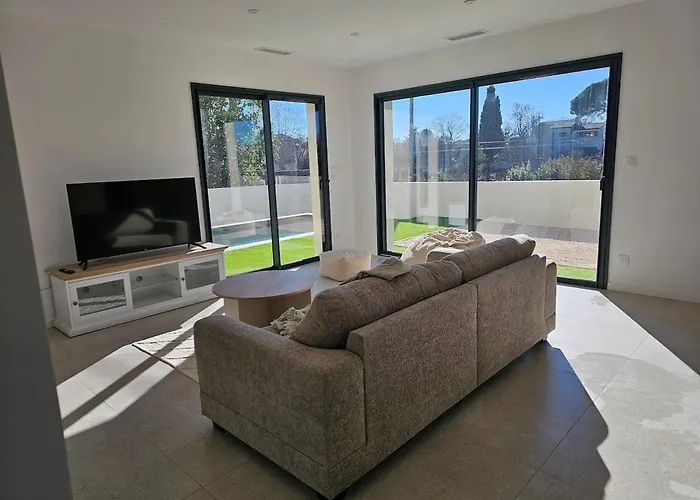 Beautiful House, Villa, Pool Azure Piscine Villa Magalas