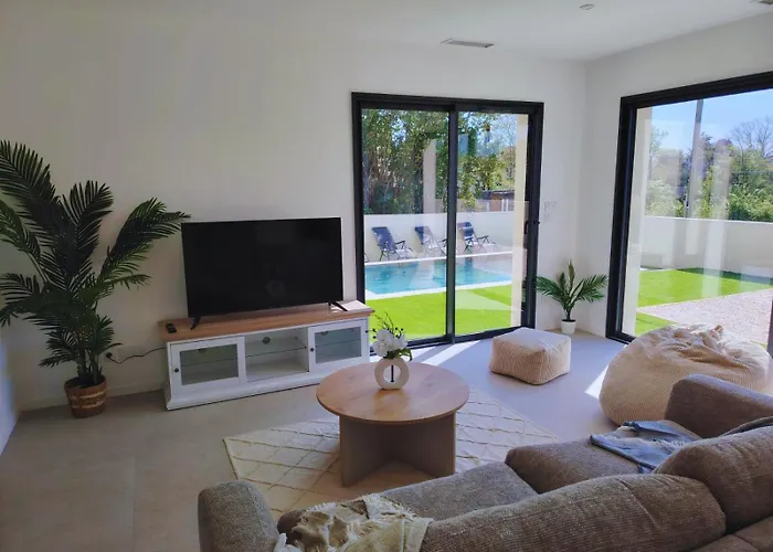 Beautiful House, Villa, Pool Azure Piscine Villa