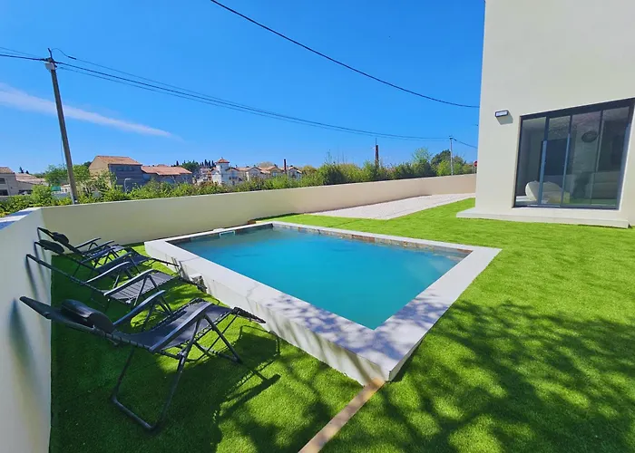 Beautiful House, Villa, Pool Azure Piscine Magalas