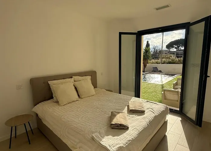 Beautiful House, Villa, Pool Azure Piscine Villa